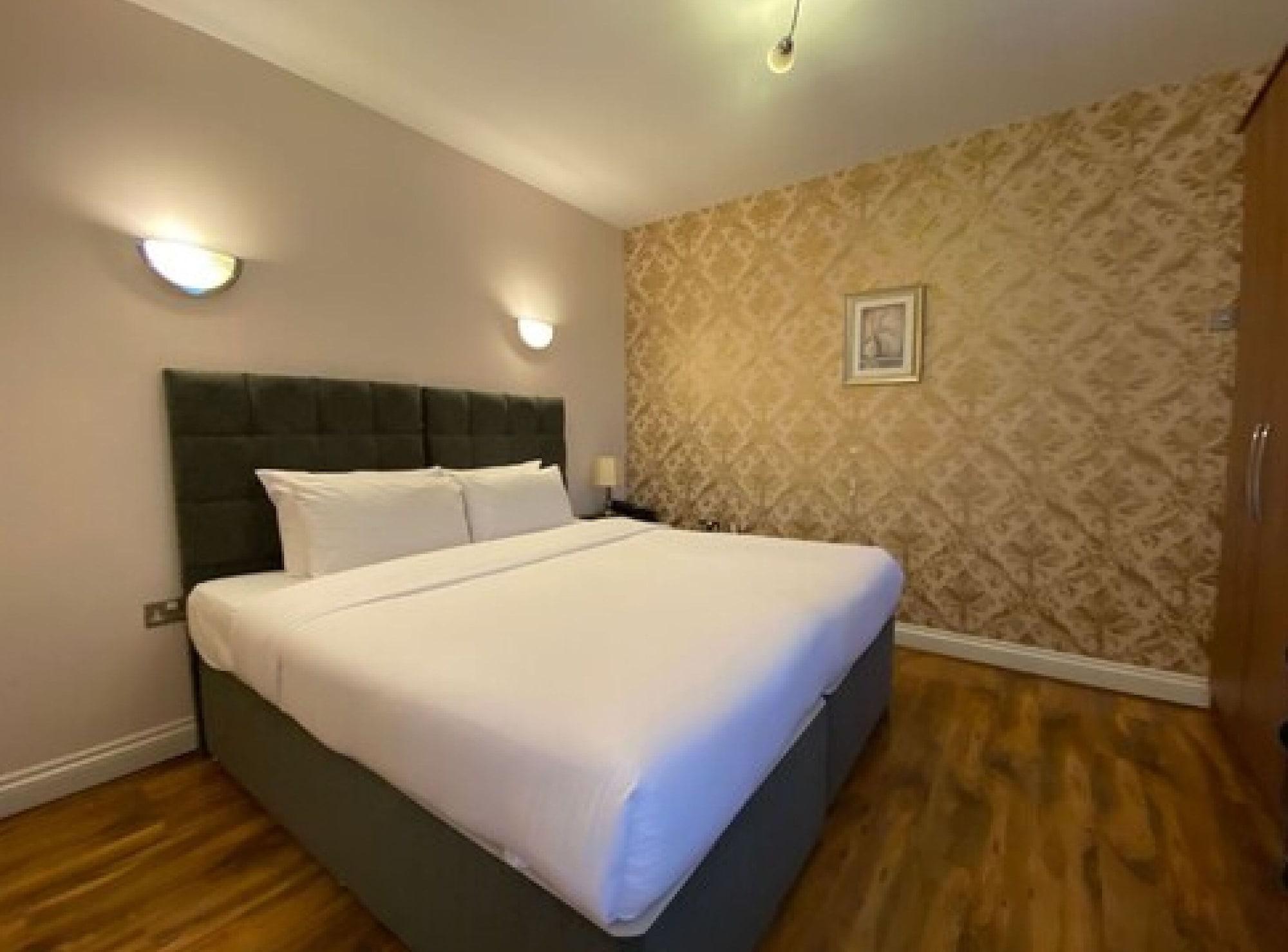 Baylis House Hotel سلوف المظهر الخارجي الصورة