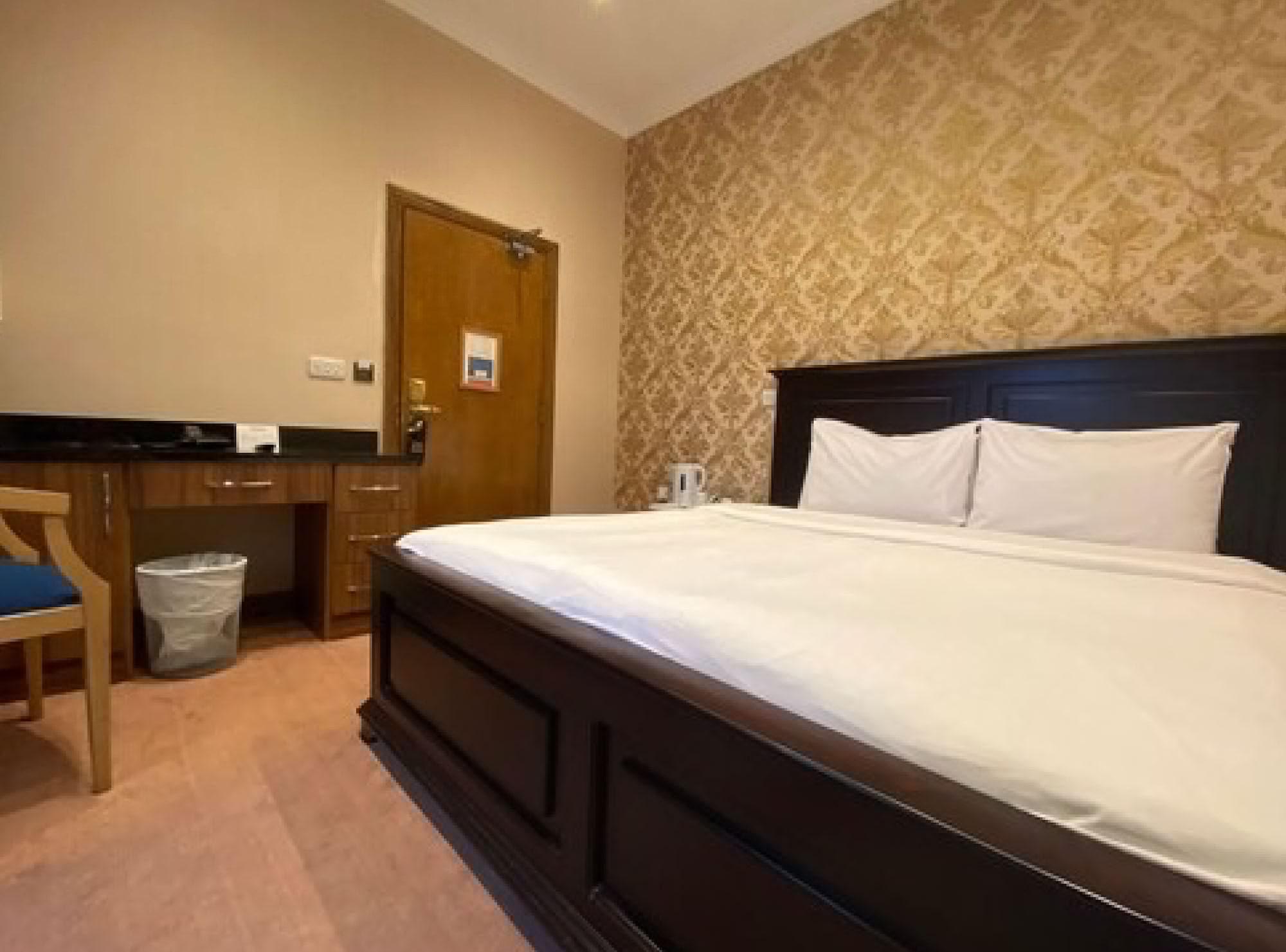 Baylis House Hotel سلوف المظهر الخارجي الصورة