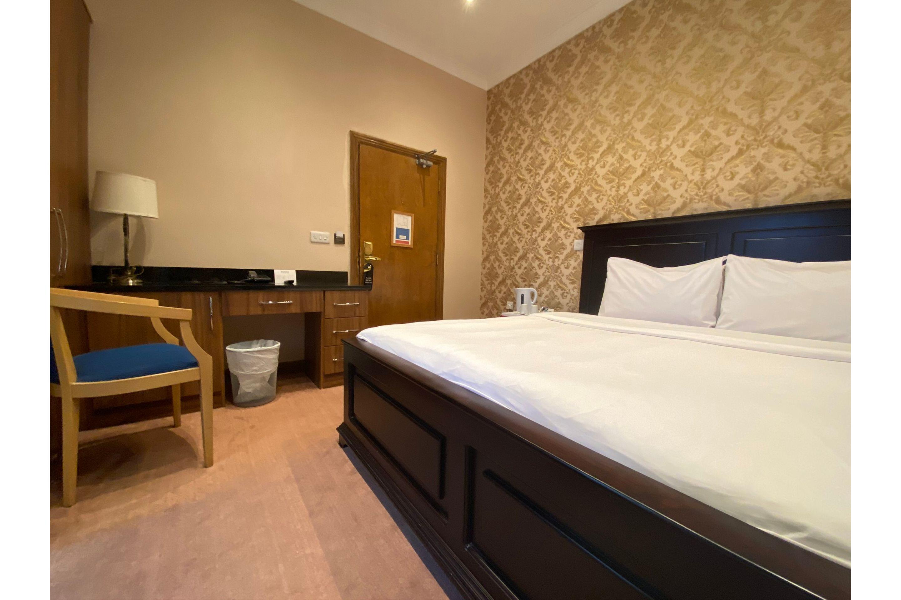 Baylis House Hotel سلوف المظهر الخارجي الصورة
